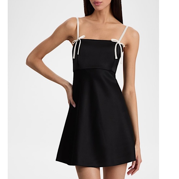 Alice + Olivia Dresses & Skirts - Alice and Olivia Morgan Babydoll Mini Dress